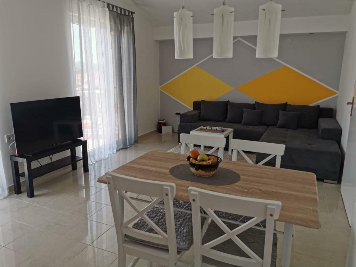 Apartman Lorna Turanj Exterior photo