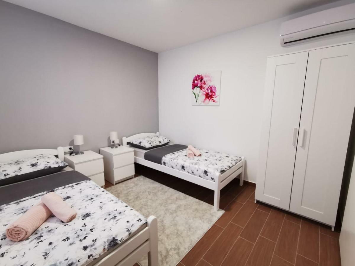 Apartman Lorna Turanj Exterior photo